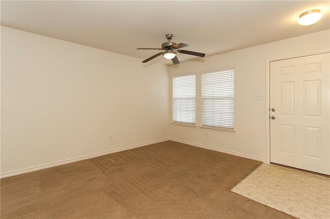 Foto del edificio - 2421 Emerald Ln
