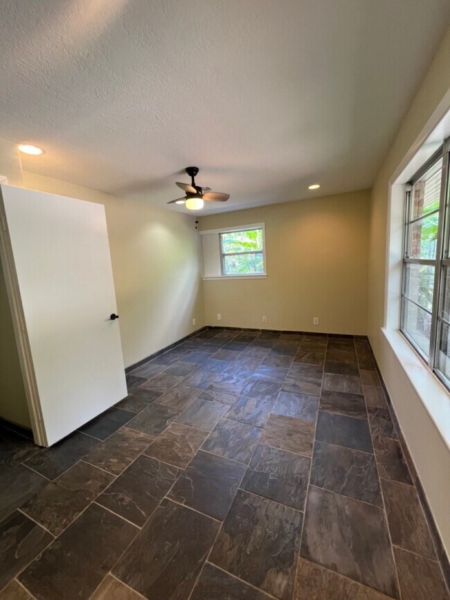 Building Photo - 4628 Roseneath Dr