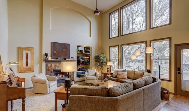 Building Photo - Light-Filled Longmont Gem with Elegant Fin...