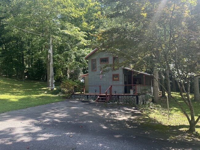 Building Photo - 260 Fern Dr