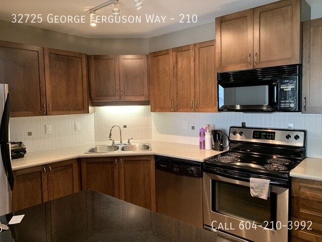 Building Photo - Central Uptown 2 Bed Condo