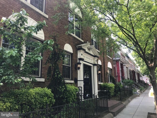 Foto del edificio - 430 Irving Street NW