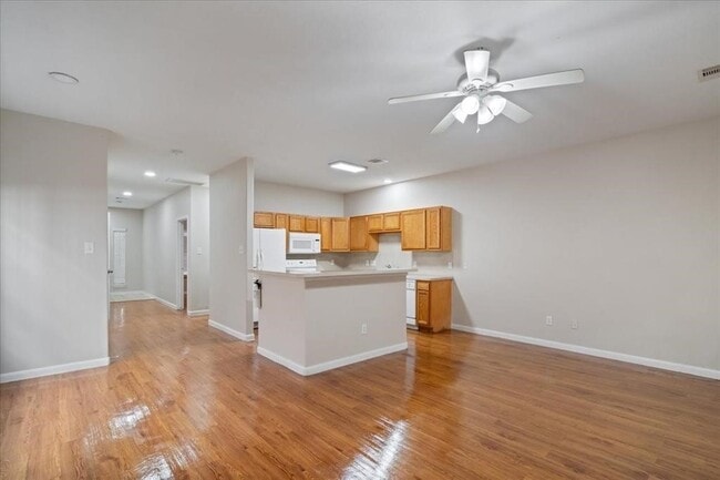 Foto del edificio - 7814 Gladstone St