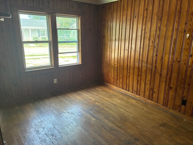 Building Photo - 105 N Hatton Ave