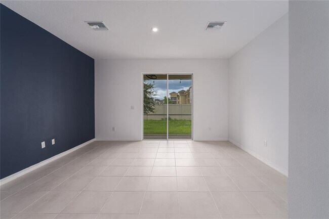 Foto del edificio - 6329 Fairmont Ln