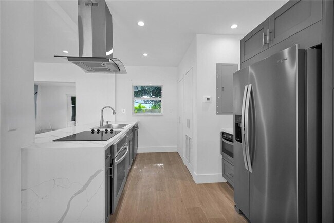 Foto del edificio - 742 NE 81st St