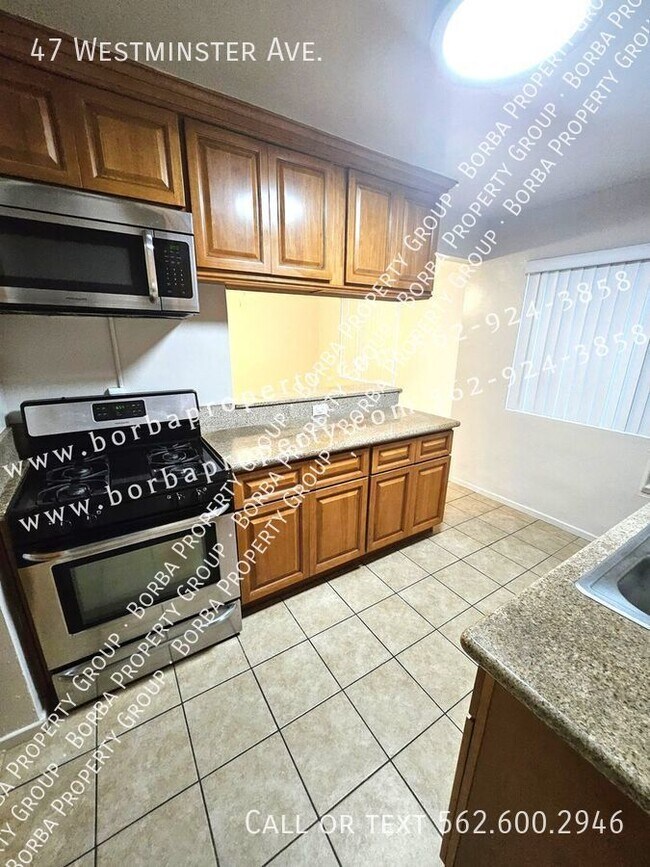 Building Photo - ***BEAUTIFUL 3 BEDROOM/2BATH WITH PARKING ...