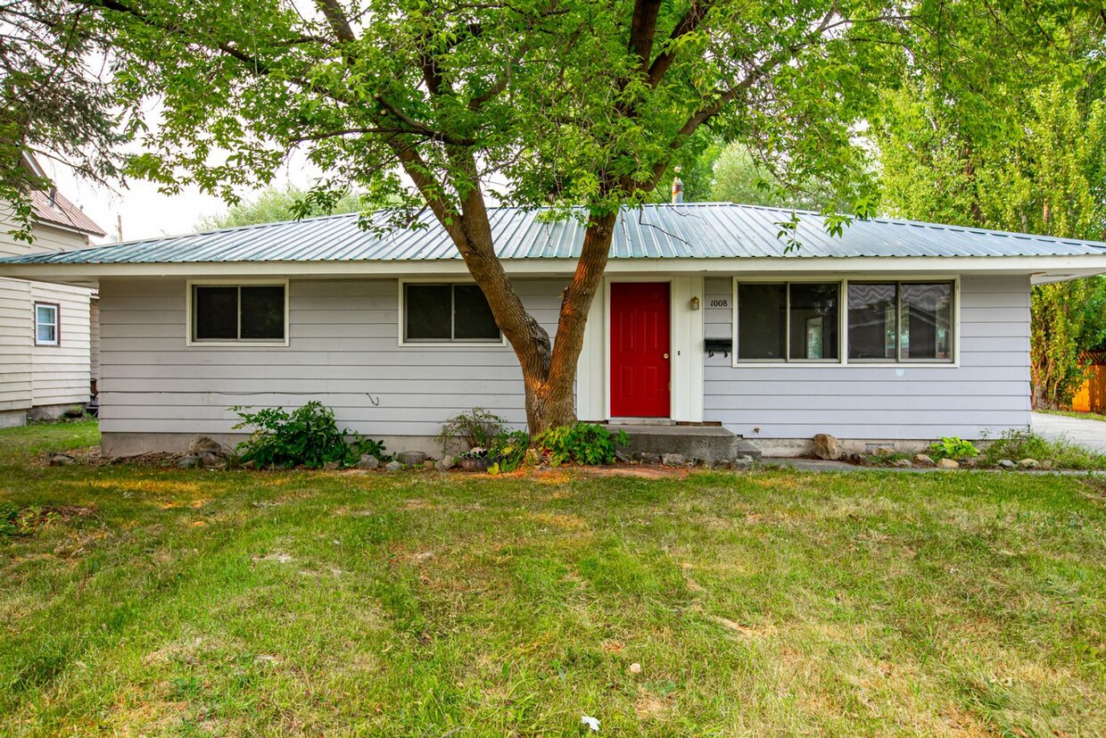 Primary Photo - 3 Bedroom 1 Bath Home in Quiet Neighborhood