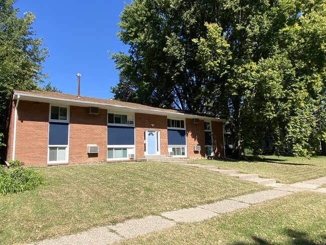 Building Photo - 1336 E 11th St
