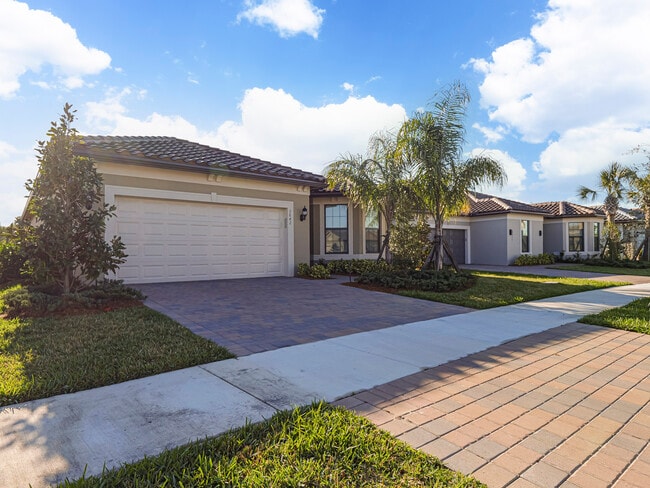 Building Photo - 3842 White Alder Wy