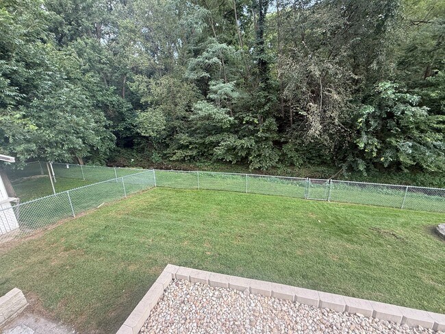 Foto del edificio - 648 Waverly Rd