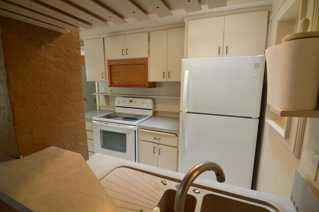 Building Photo - Shoreline 3 bedroom/1 bath