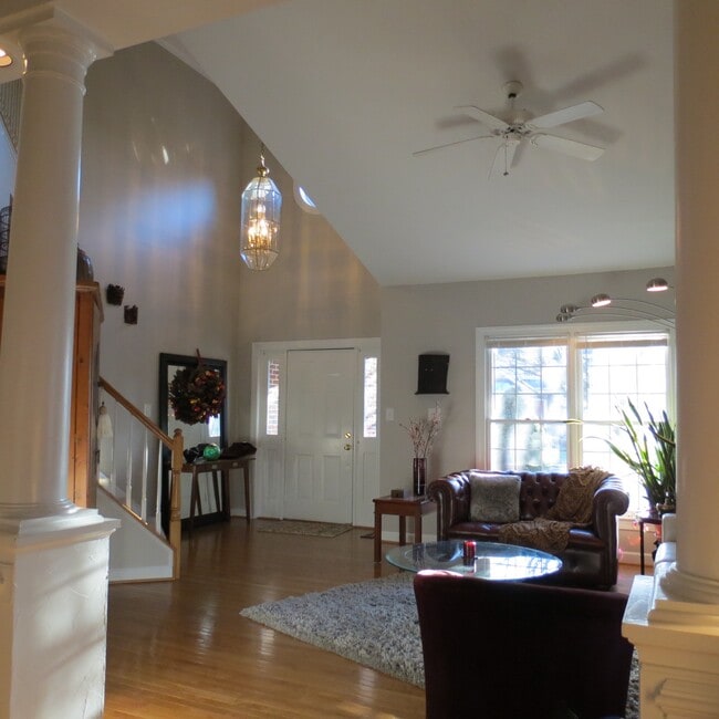 Entry - 3822 Parkland Drive