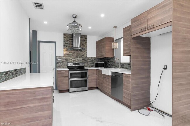 Foto del edificio - 3 br, 2 bath House - 4031 NE 18th Ave