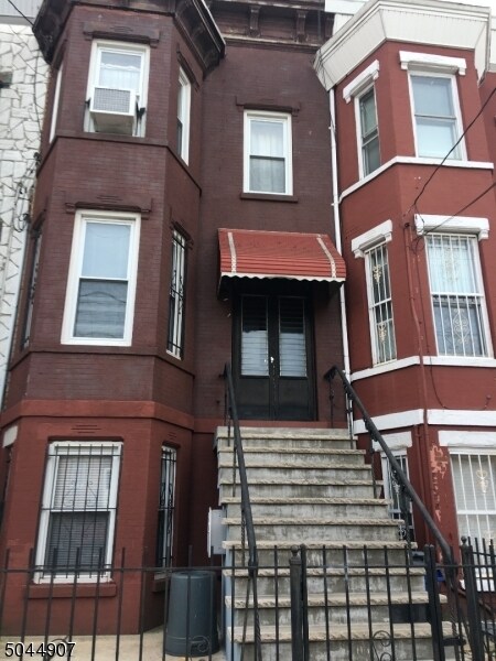 Primary Photo - 61 Atlantic St