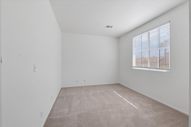 Foto del edificio - 920 Stable Glen Dr