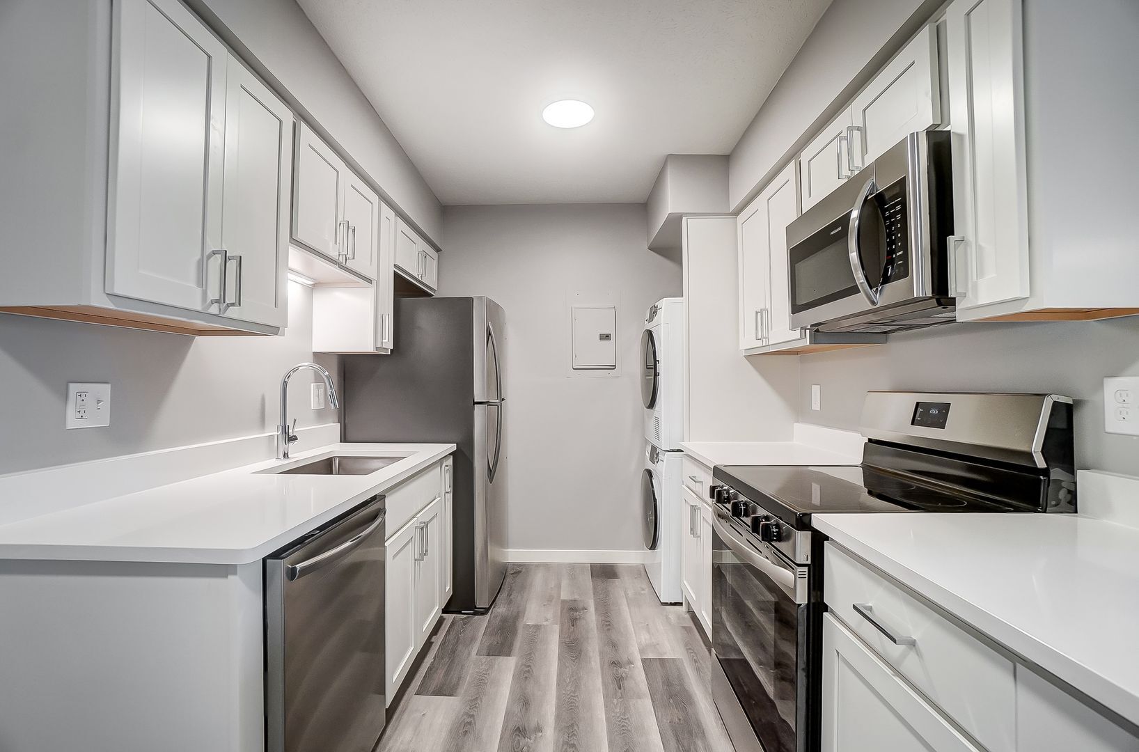 Chardon Place Apartments and Townhomes – photo 4