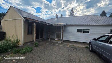 Building Photo - 557 S Weed Blvd