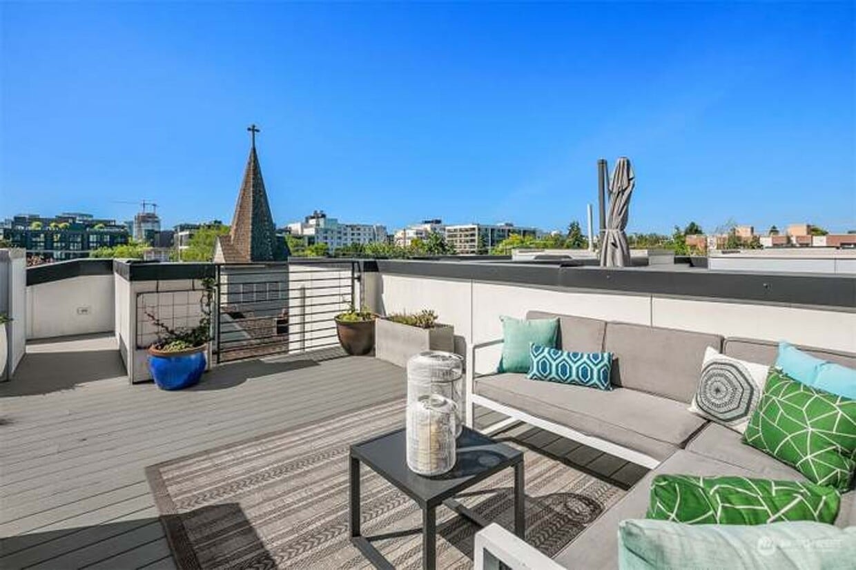 Live In Style on Capital Hill - Live In Style on Capital Hill
