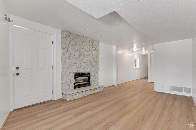 Foto del edificio - 575 Upper Evergreen Dr