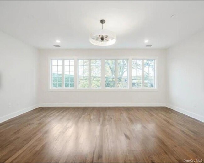 Foto del edificio - 142 Maple Ave