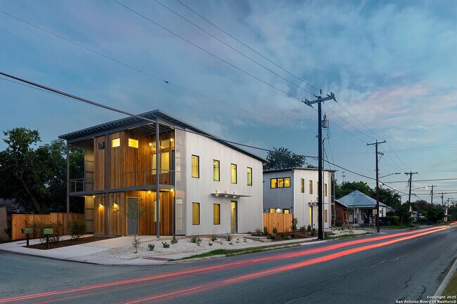 Foto del edificio - Room in Townhome on S Cherry St