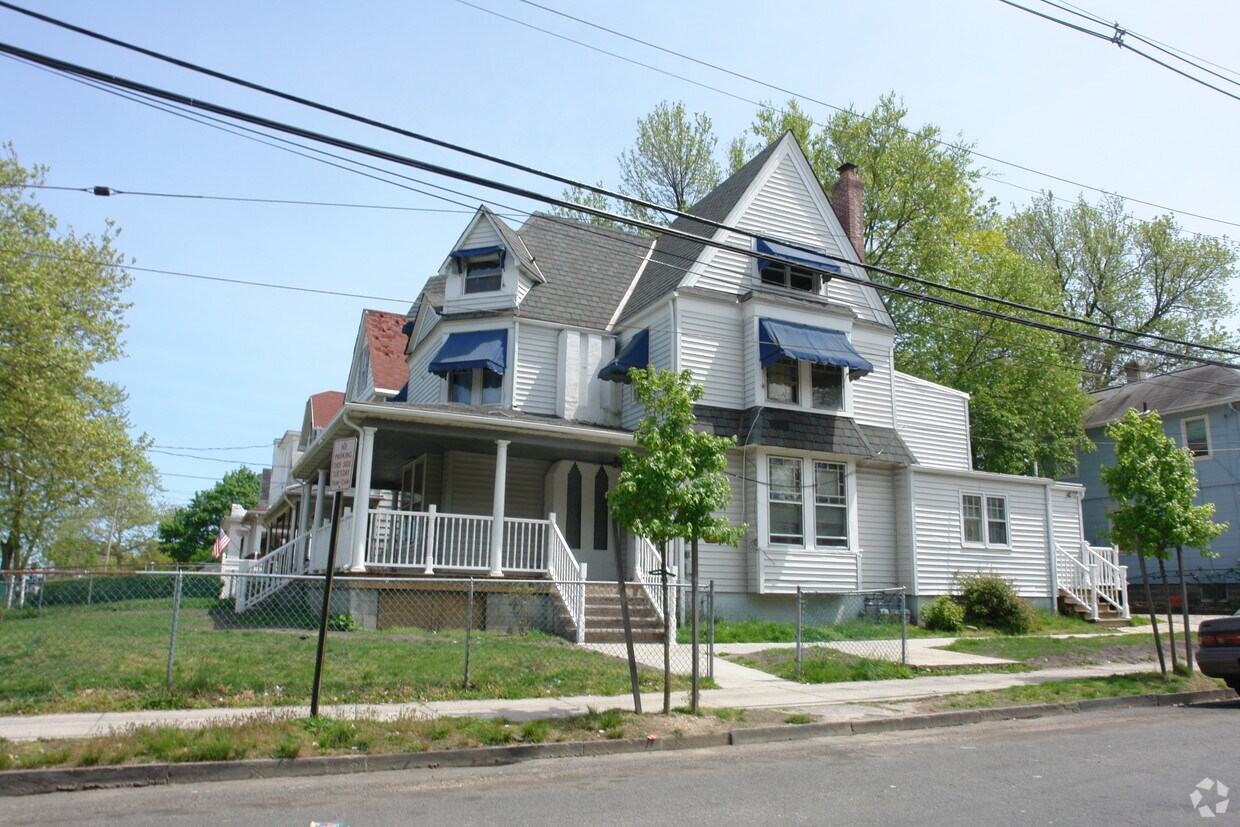 Primary Photo - 518 Asbury Ave