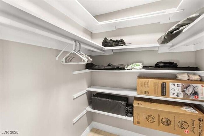 Foto del edificio - 3921 Avonwood Ave