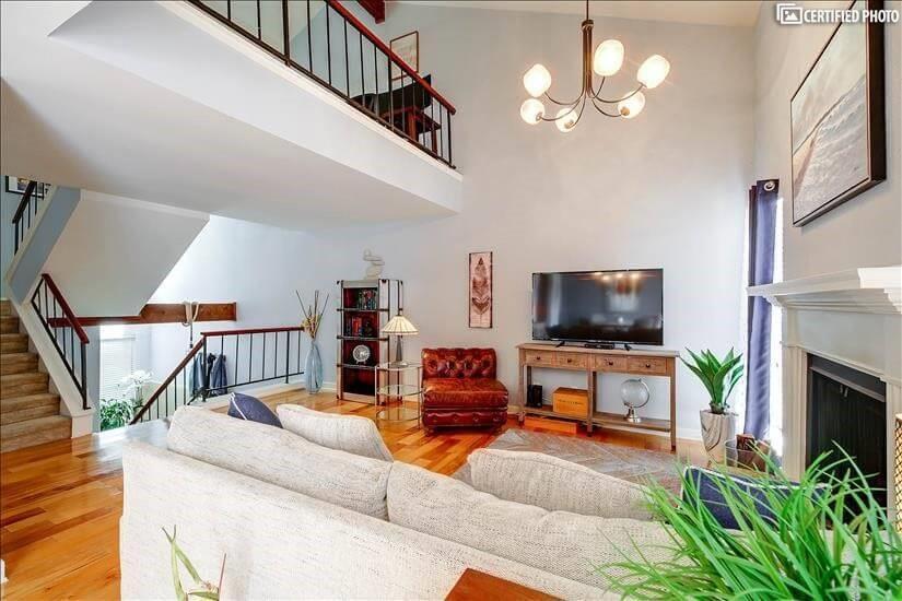 Primary Photo - 1821 Westlake Dr