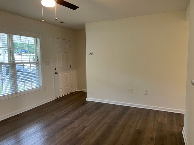 Foto del edificio - Two Bedroom Townhouse in Sherrills Ford