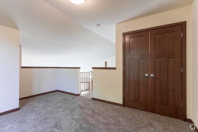 2HAB, 2BA - Loft - Waubesa Village