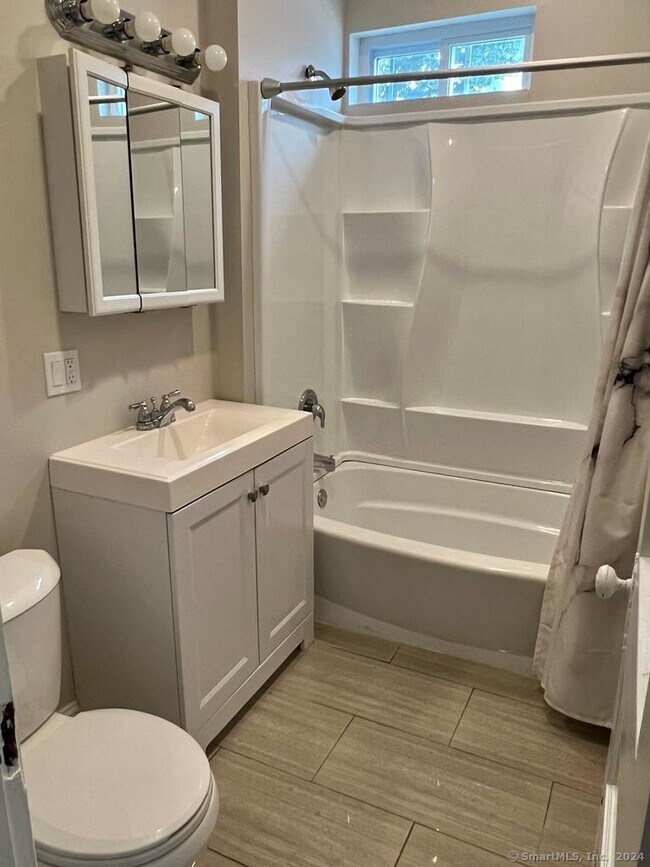 Foto del edificio - 37 Yates Ave