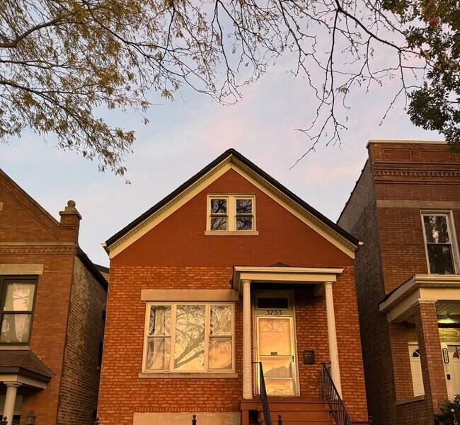 Unidad 1/Unidad superior - 3753 S Hermitage Ave