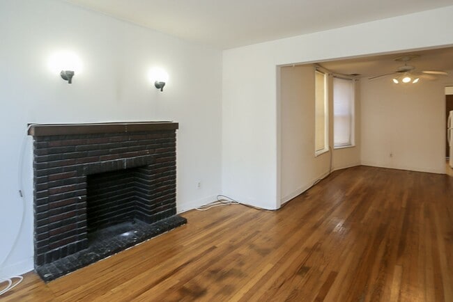 Building Photo - 1507 W Barry Ave