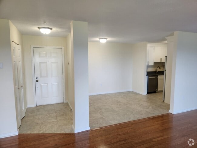 Dining Area & Kitchen-new tile - Eastbay at Weymouthport