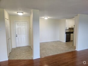 Dining Area & Kitchen-new tile - Eastbay at Weymouthport