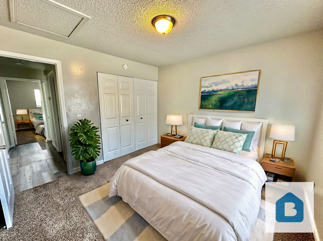 Building Photo - Welcome to Your Newly Renovated 2-Bedroom,...