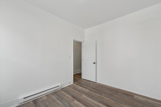 Building Photo - 3 Bedroom House Newly Renovated