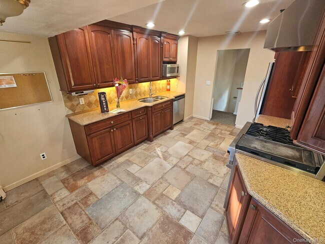 Foto del edificio - 93 W 6th St