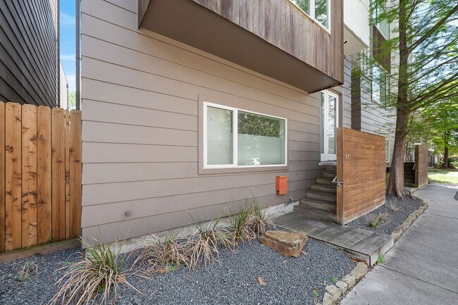 Building Photo - 105 Willard St