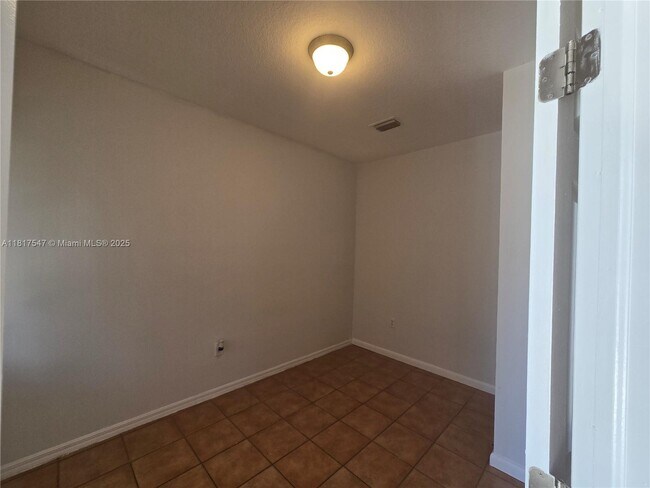 Foto del edificio - 1627 SE 30th St
