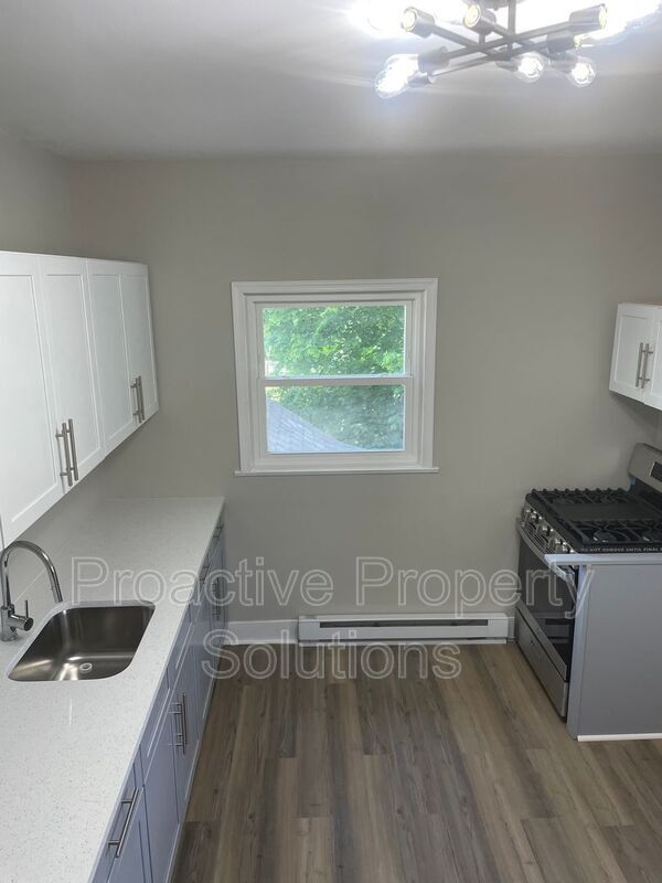 Building Photo - 114 N Lincoln Ave