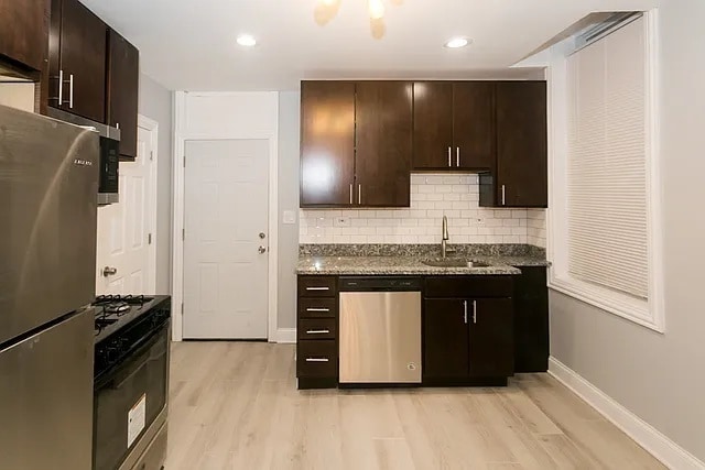 Building Photo - 834 N Mozart St