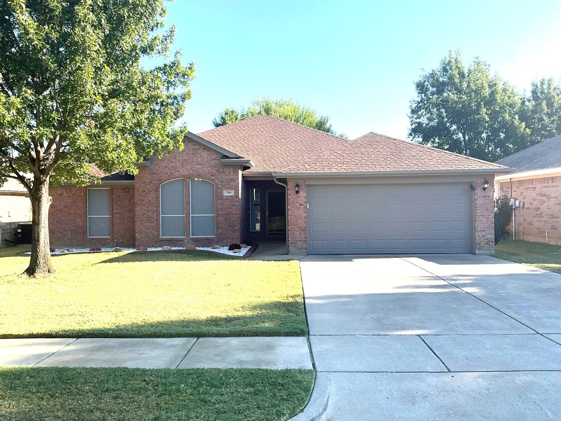 Foto principal - 708 Ridgehill Dr
