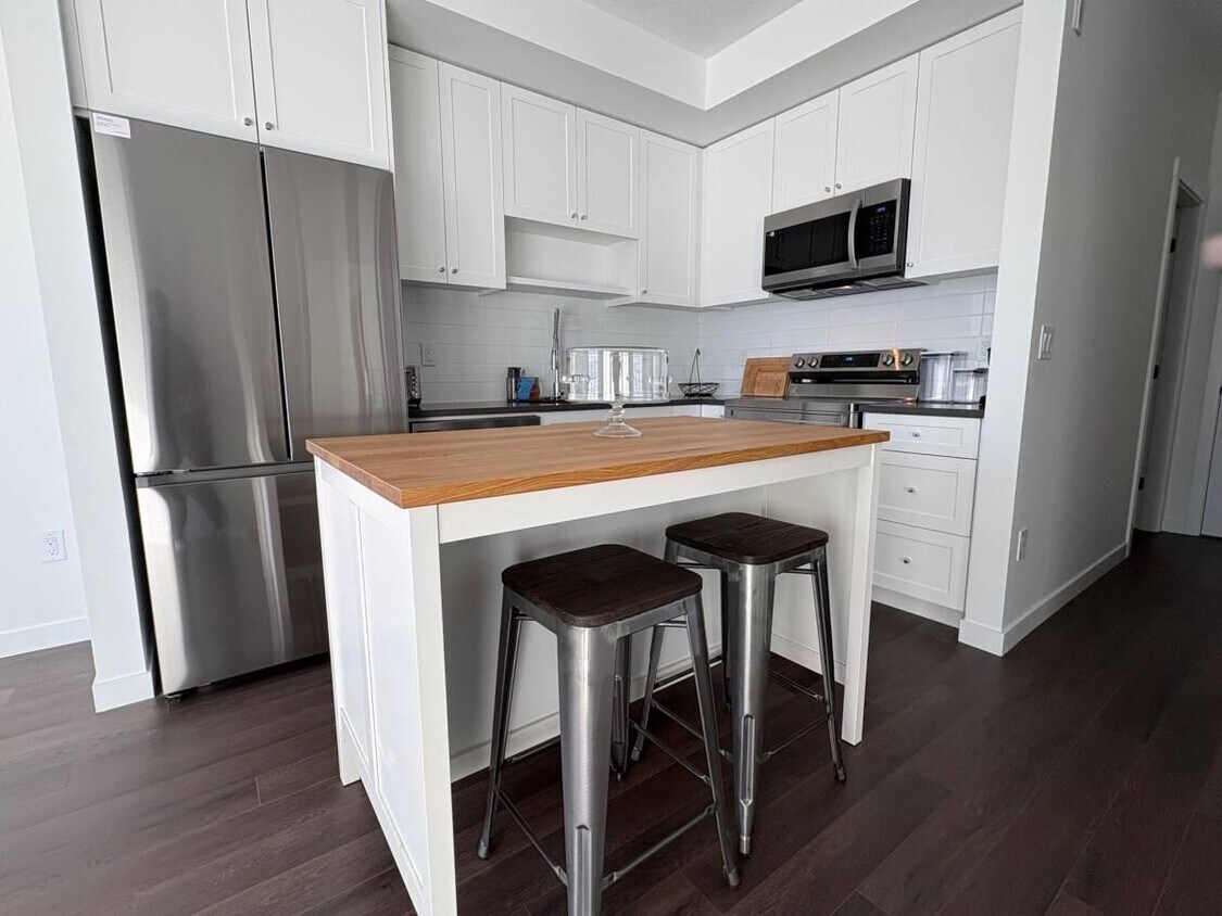 Building Photo - 8509-8158 158 St