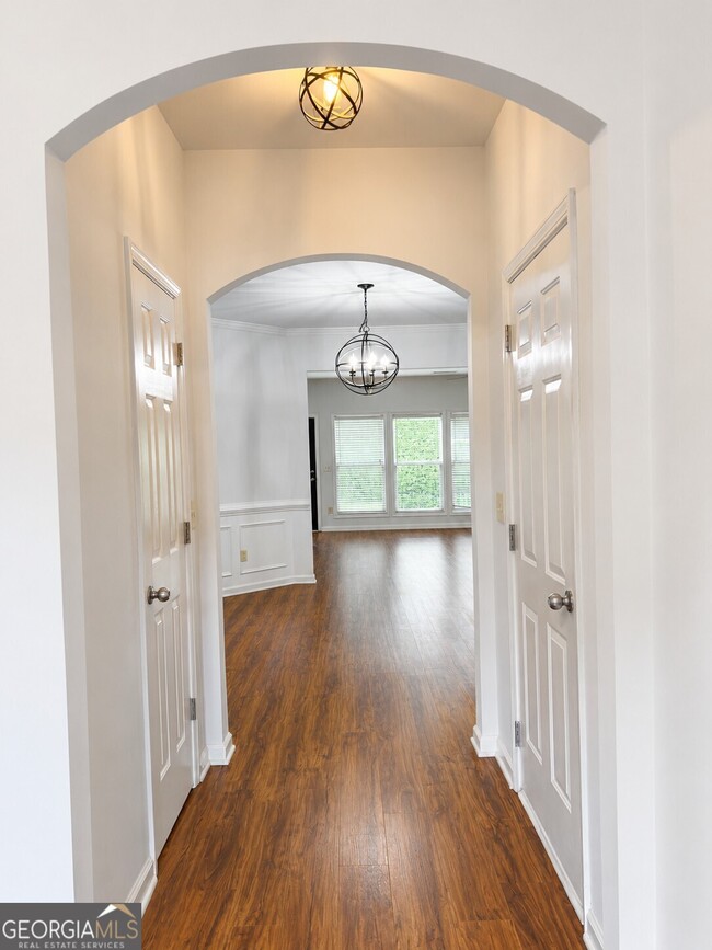 Building Photo - 4922 Sherwood Way