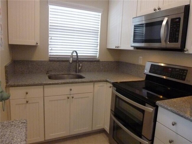 Foto del edificio - 2131 N Ocean Blvd