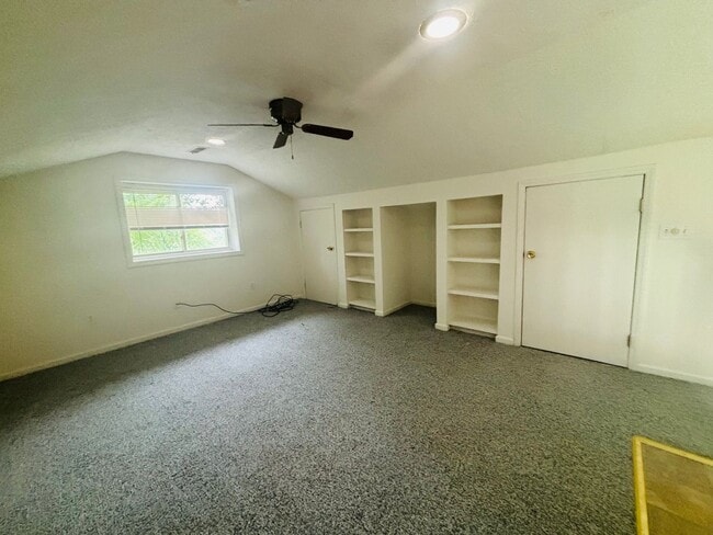 Building Photo - 1 Bedroom 1 Bath Duplex