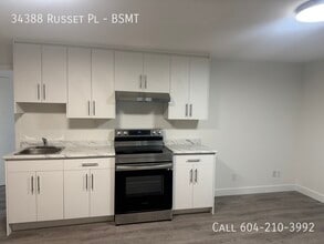 Building Photo - 34388 Russet Pl
