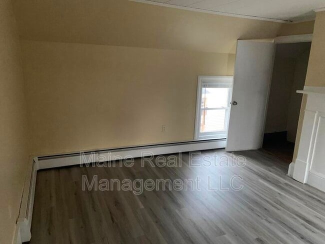 Building Photo - 15 Elm St